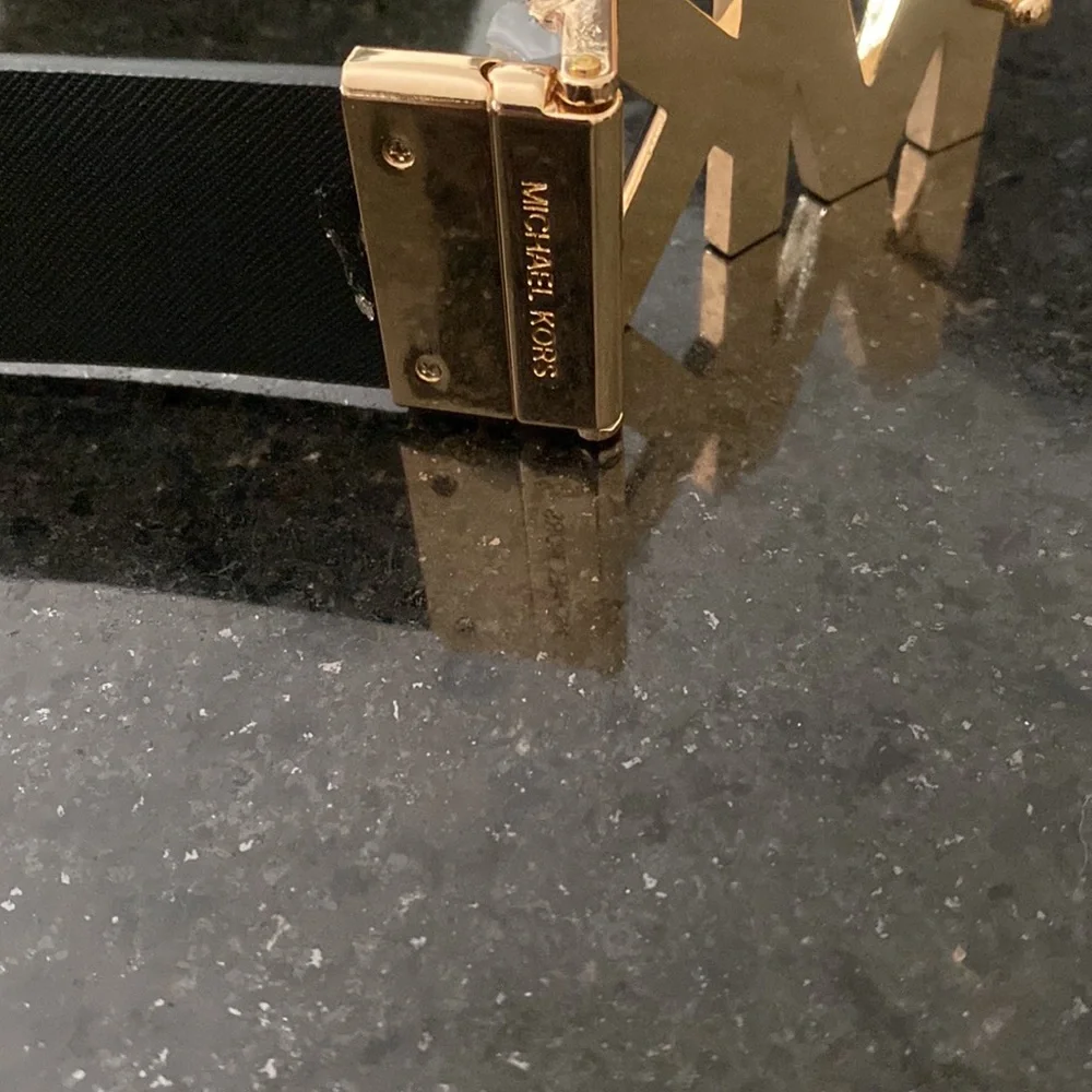 Michael kors belt never worn - Picture 2 of 3